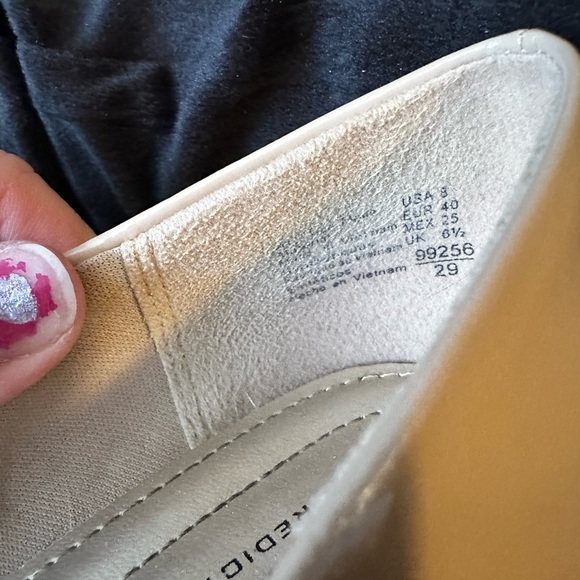 COMFORTPLUS/PREDICTIONS TAN PATENT LEATHER SHOES PUMPS SIZE 8 - Picture 4 of 4